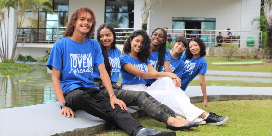 O programa é voltado para jovens que estejam cursando ou tenham concluído o ensino médio.