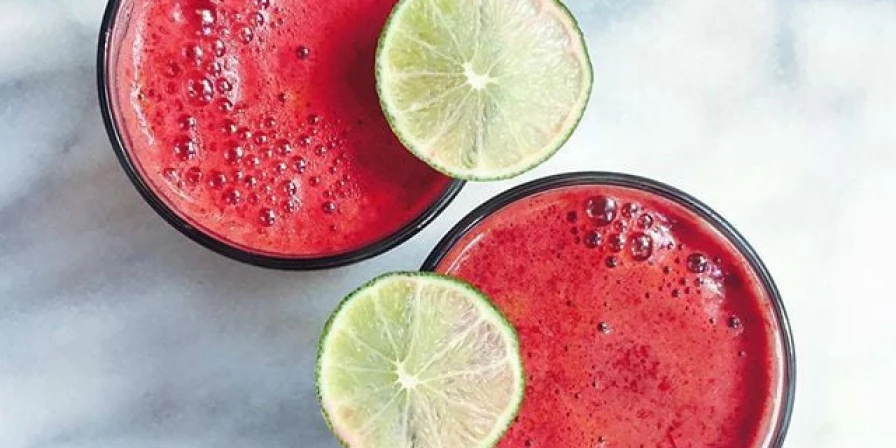 Suco de beterraba com limão.