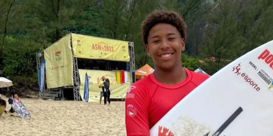 O surfista maranhense Kadu Pakinha é uma das revelações do esporte no estado.
