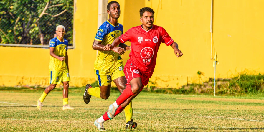 Lance da partida entre Santa Quitéria e Tupan, pela fase de grupos da Segundinha Maranhense.