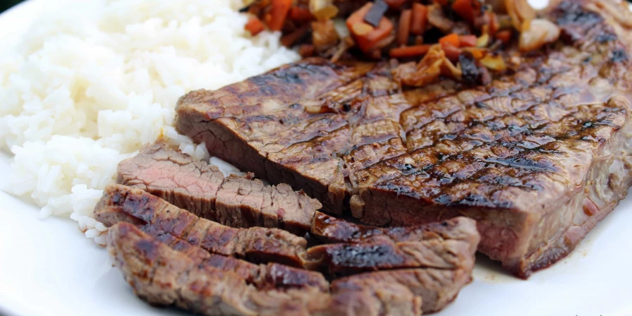 Bife grelhado.