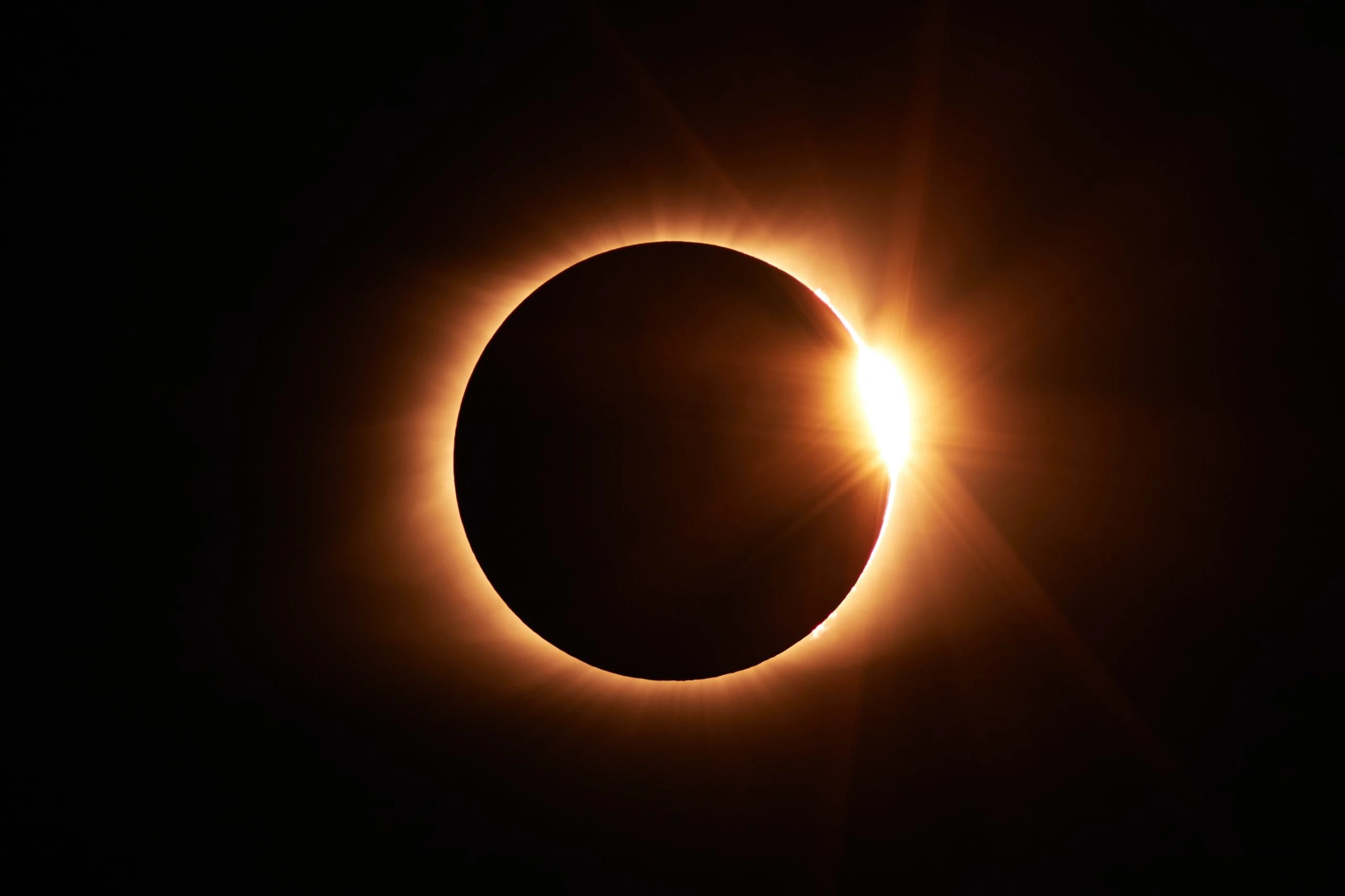 O eclipse solar anular acontece quando a Lua se alinha entre a Terra e o Sol. Foto: Divulgação/Nasa)
