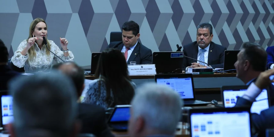 Atualmente, a Constituição proíbe a comercialização de órgãos, tecidos ou substâncias humanas.