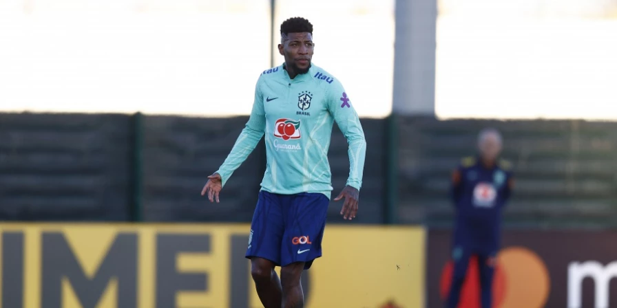 Lateral Emerson Royal será integrado ao grupo de jogadores