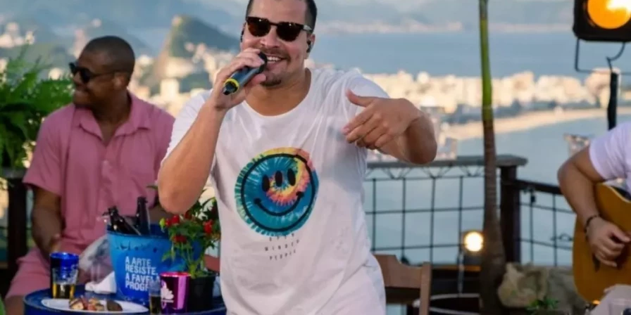 Cantor Thiago Martins.