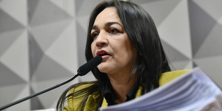 Eliziane leu íntegra do relatório nesta terça-feira