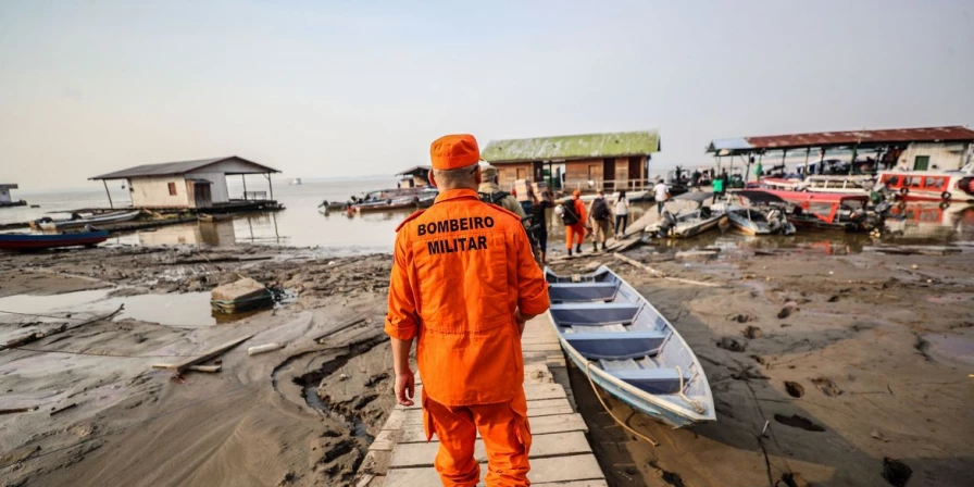 Segundo o Corpo de Bombeiros Militar do Amazonas, de 12 de julho a 15 de outubro já são 2.386 incêndios combatidos no estado.