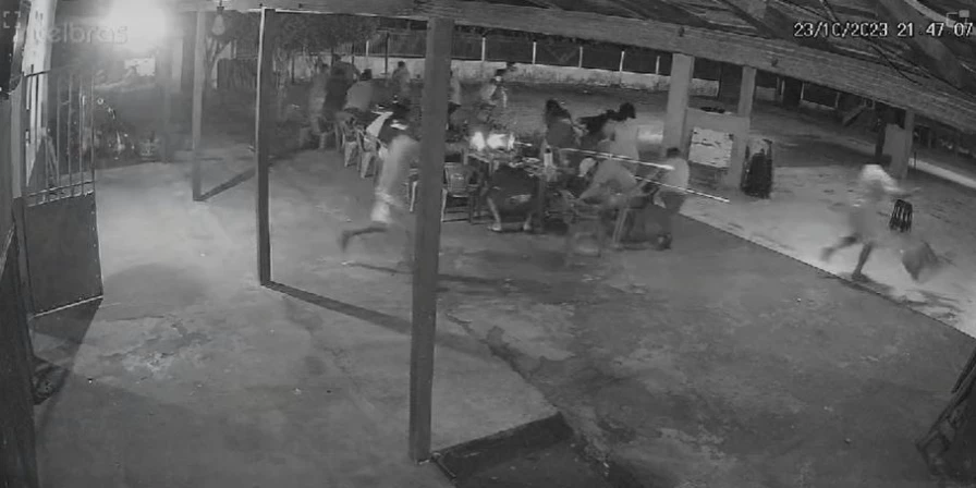 A vítima não resistiu aos ferimentos e morreu no local.