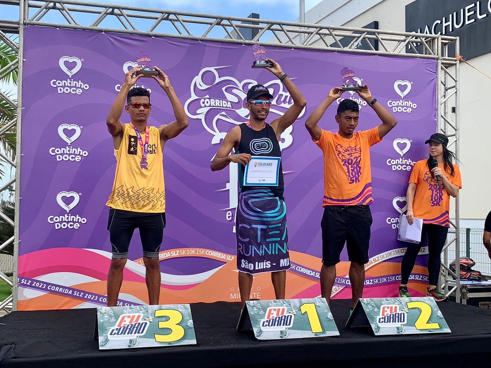 Vencedores dos 5km geral masculino no pódio ( Foto - Paulo Soares / Grupo Mirante)