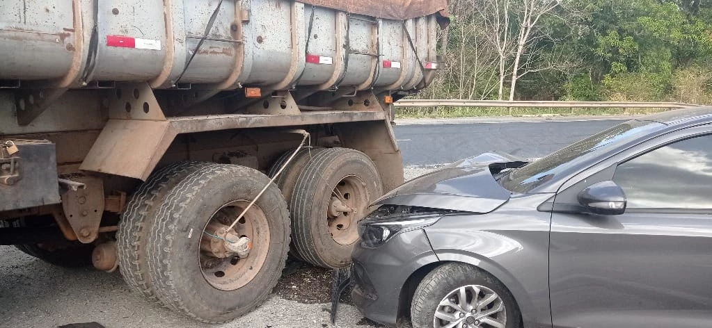 Acidente registrado na BR-135, em Bacabeira. (Foto: Divulgação/PRF-MA)