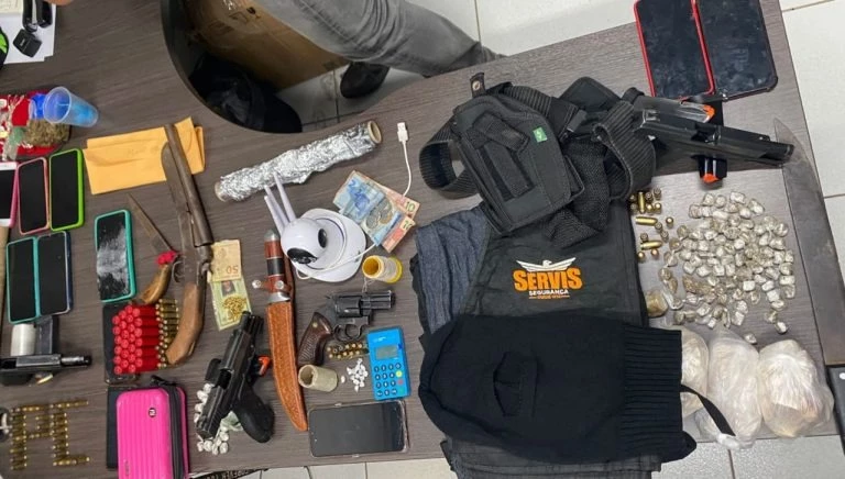 Material apreendido durante a ação policial. (Foto: divulgação / Polícia Civil)