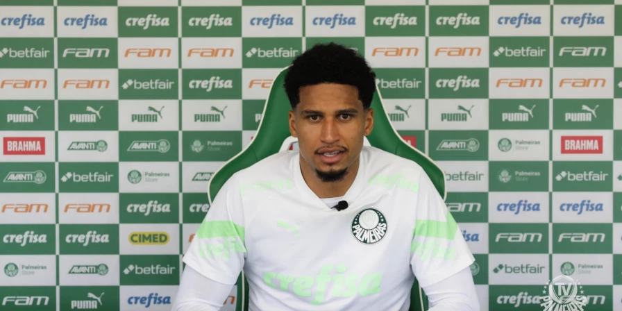 Murilo durante entrevista coletiva