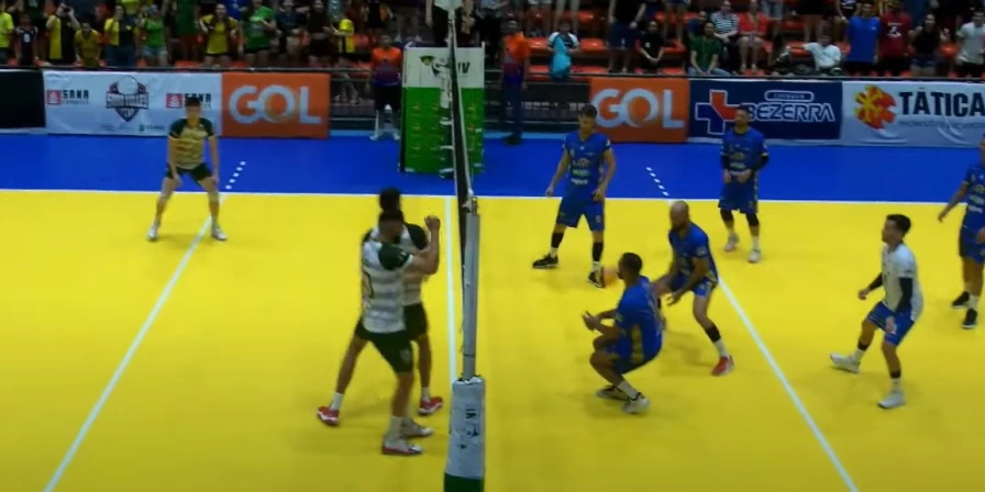 Lance da partida entre Vôlei Natal Shiro e AABB São Luís.