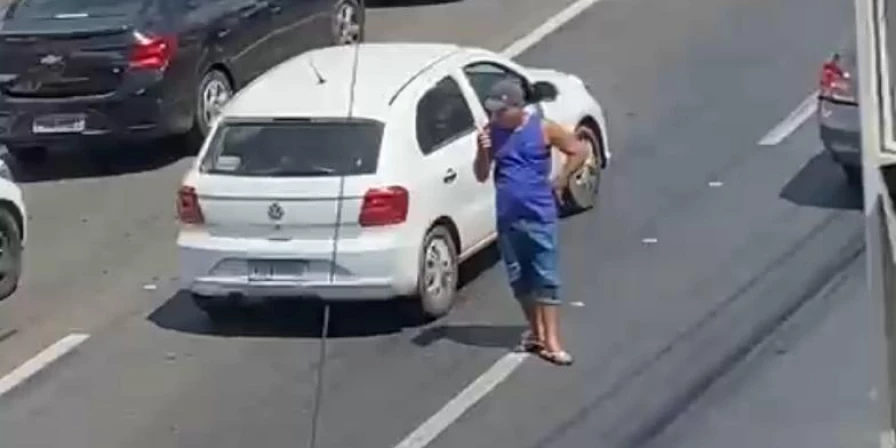 O flagrante foi registrado nesta segunda-feira (13).