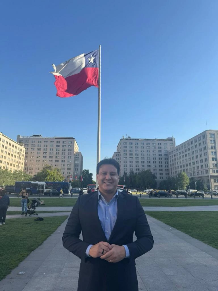 Vice-governador e secretário de Estado da Educação, Felipe Camarão, está em Santiago, no Chile