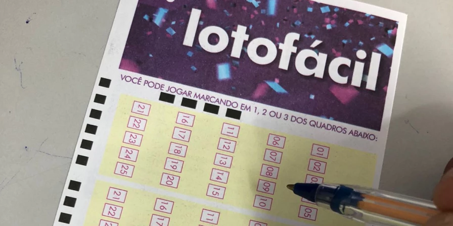 O valor de uma aposta simples, com 15 números, é de R$ 3.