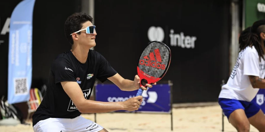 Augusto Neto brilhou em competição de beach tennis no Rio de Janeiro.