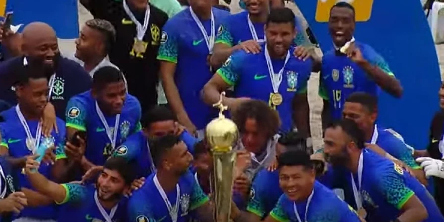 Jogadores da Seleção Brasileira festejam o título