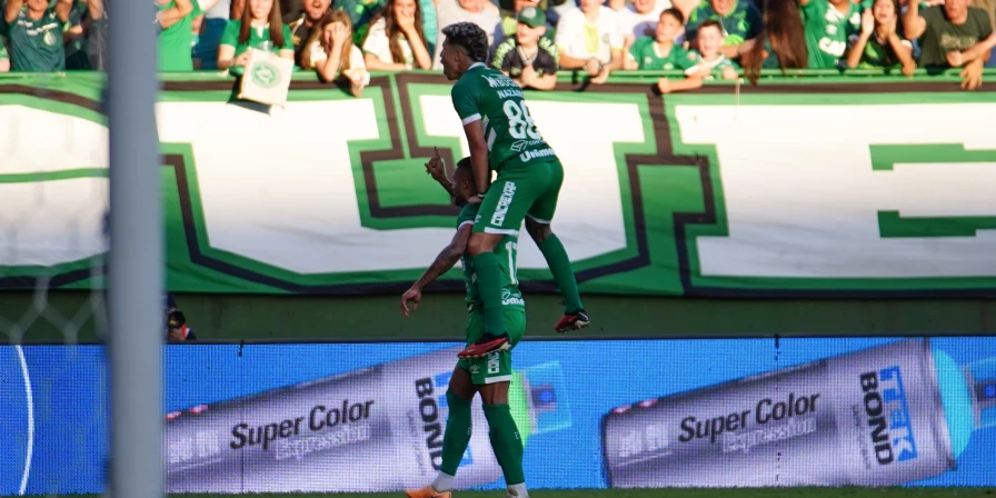 Time catarinense vence na última rodada o campeão Vitória (BA) e conta com goleada sofrida pelo tricolor maranhense