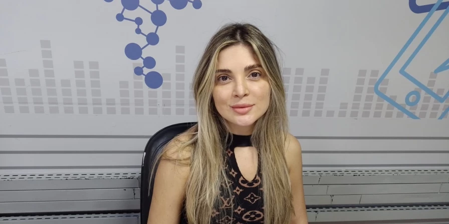 Andrea Bandeira, que é pediatra, concede entrevista ao programa Abrindo o Verbo.