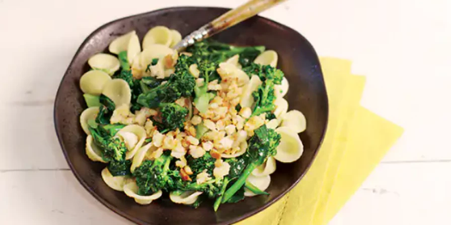 Macarrão ao alho e brócolis.