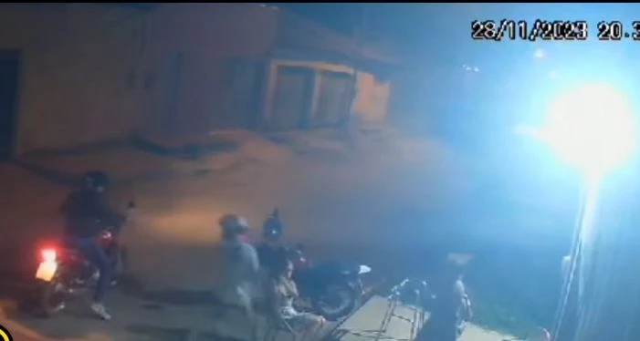 A dupla foi flagrada por câmeras de segurança. Foto: Reprodução