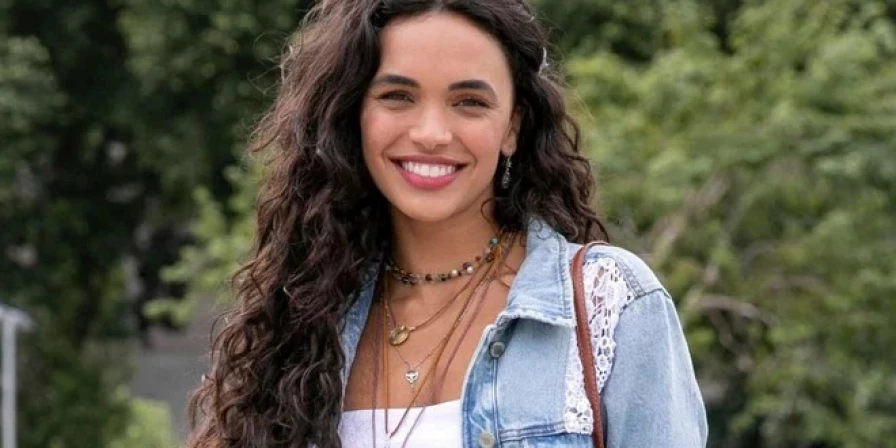 Luna (Giovana Cordeiro)