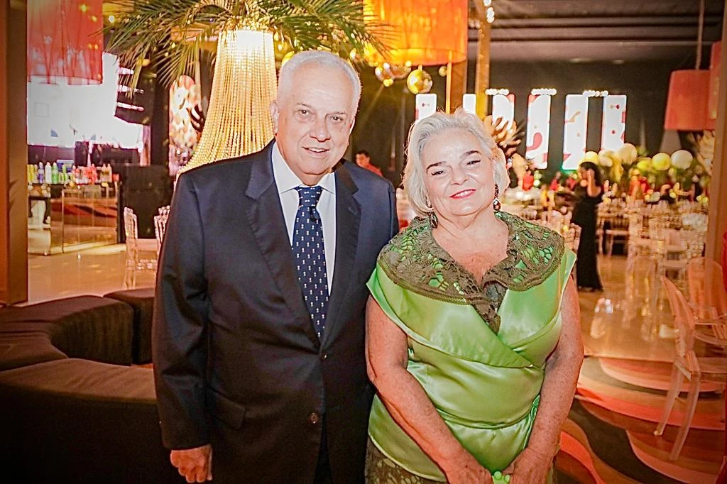 Murilo Albuquerque e Elvira Bona já regressaram ao Rio de Janeiro, após uma movimentada temporada em São Luís. Na foto, o casal pontificando no Grande Gala de Fim de Ano no Palazzo Eventos