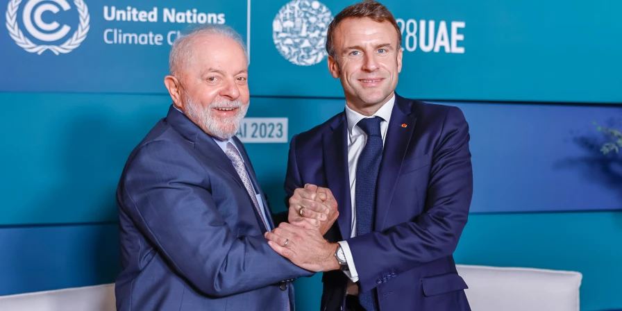O presidente da República, Luiz Inácio Lula da Silva, ao lado do presidente francês Emmanuel Macron.