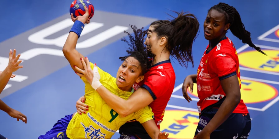 A maranhense Ana Paula Rodrigues teve grande atuação na derrota do Brasil para a Espanha.