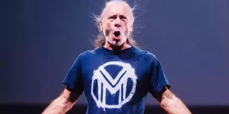 Bruce Dickinson é vocalista do Iron Maiden