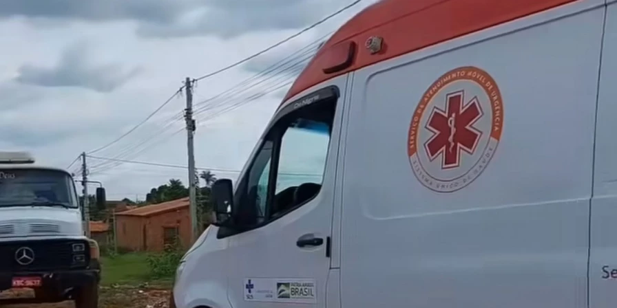 A equipe do Serviço de Atendimento Móvel de Urgência (Samu) foi acionada para atender a vítima.