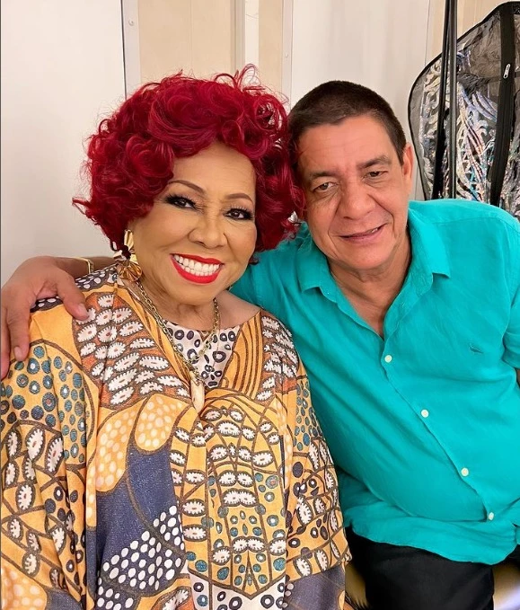 Alcione ao lado do cantor Zeca Pagodinho
