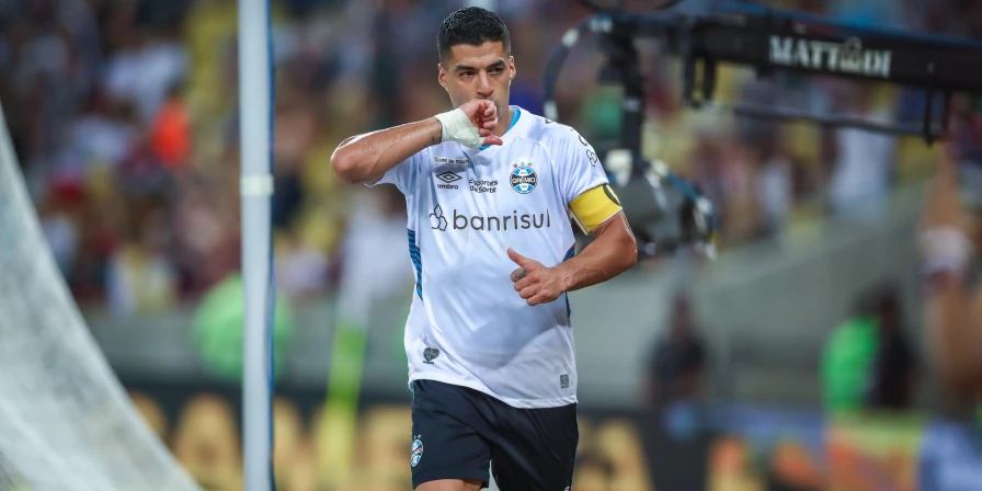 Suárez comemora: o Grêmio venceu o Fluminense no Maracanã.