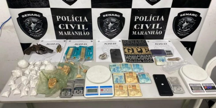 Material apreendido durante a operação.