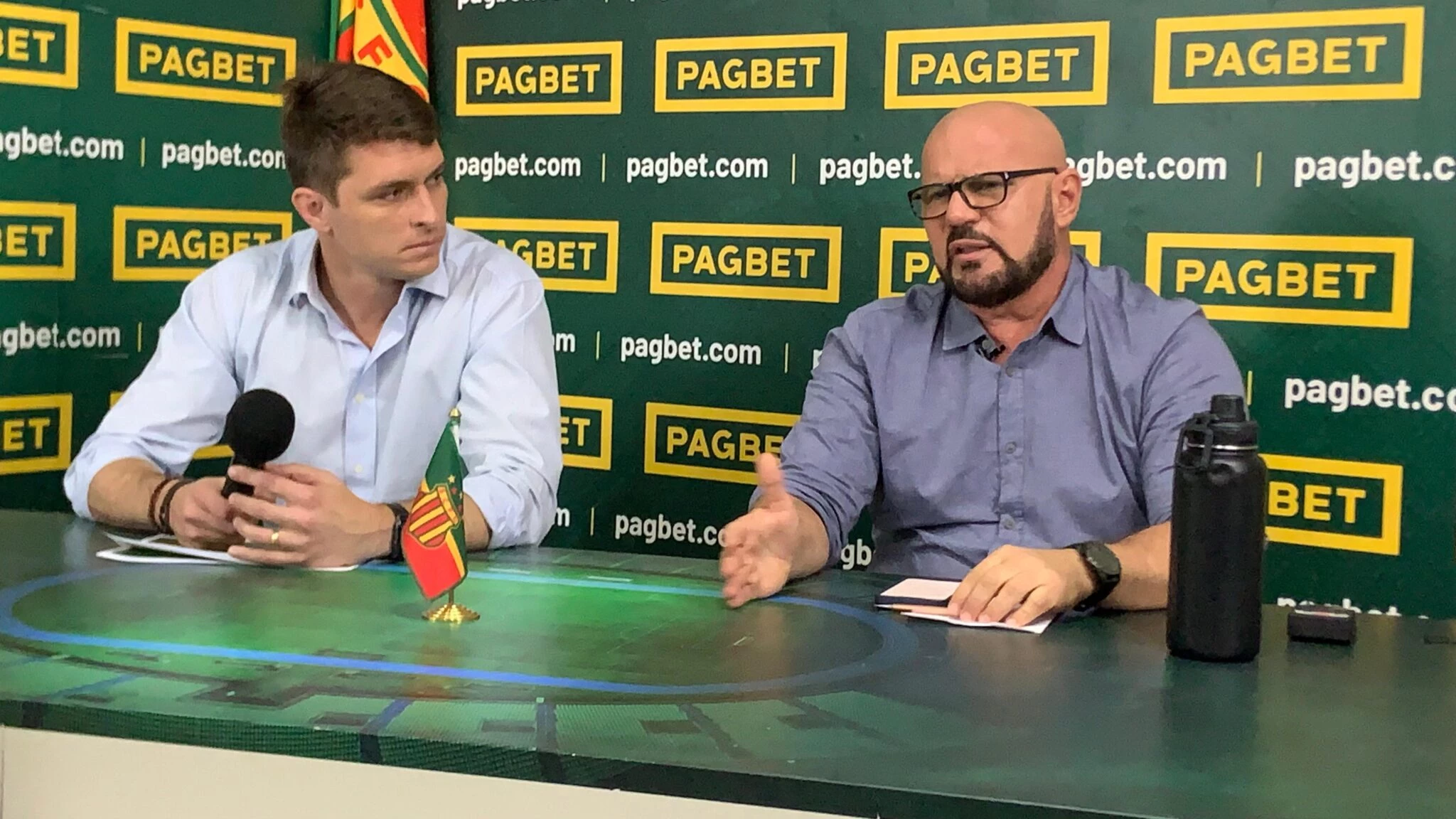Técnico Gomes foi apresentado pelo presidente Sérgio Frota ( Foto - Divulgação / Sampaio Corrêa)