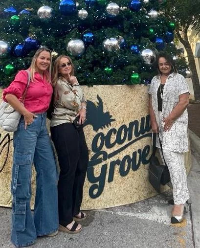Em Coconut Grove, em Miami, no fim de semana, a maranhense Mércia de Alencar Almeida, que ali reside há vários anos, recebeu a visita das amigas Lydia Moraes Correia e Maria Vandira Peixoto, que foram conhecer a Art Basel Miami 2023