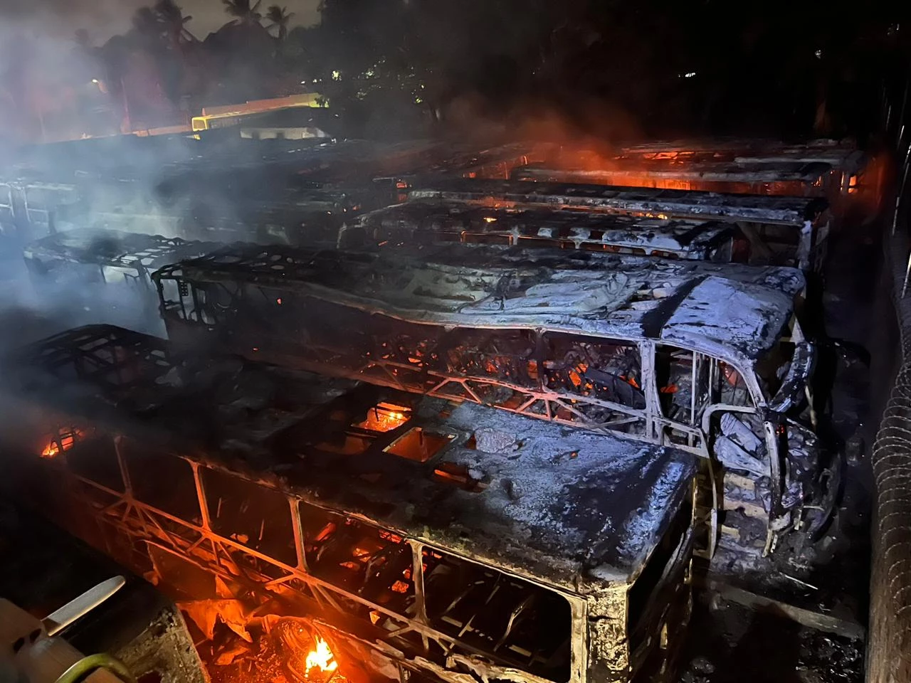 Incêndio atinge garagem da empresa Moriá Transportes. (Foto: Divulgação/CBMMA)