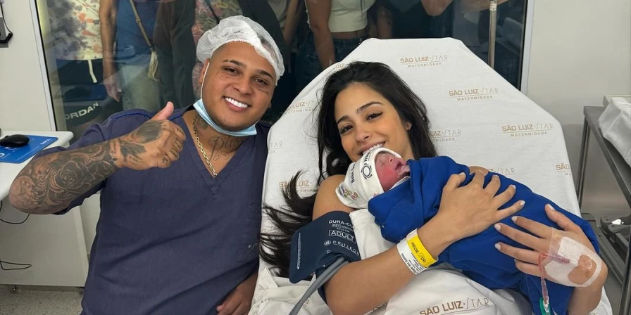 Zoe, com os papais MC Ryan e Giovanna Roque.