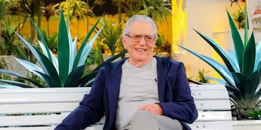 Comediante Carlos Alberto de Nóbrega, de 87 anos.
