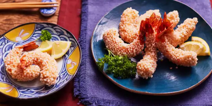 Camarão empanado com flocos de arroz.