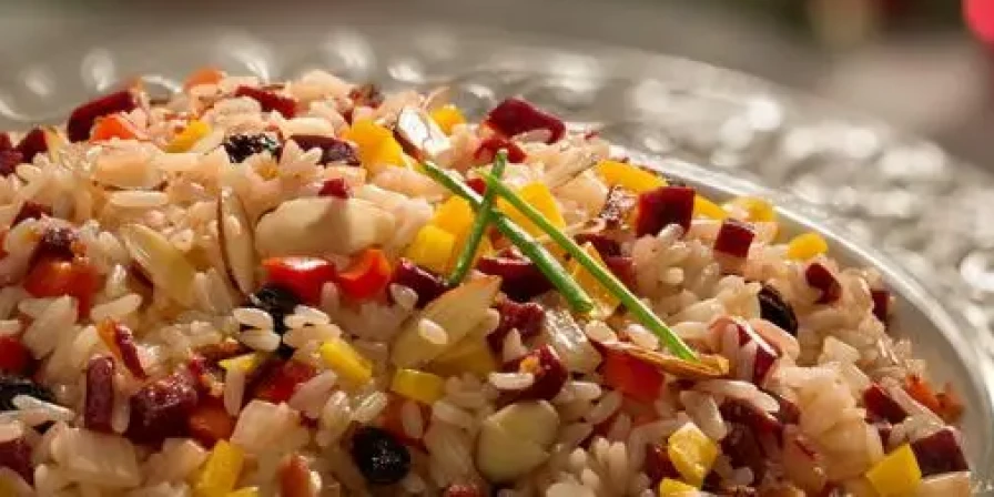 Arroz de Natal colorido.