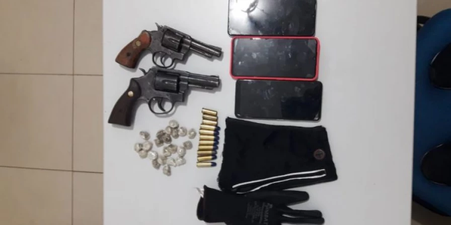 Material apreendido pela polícia.