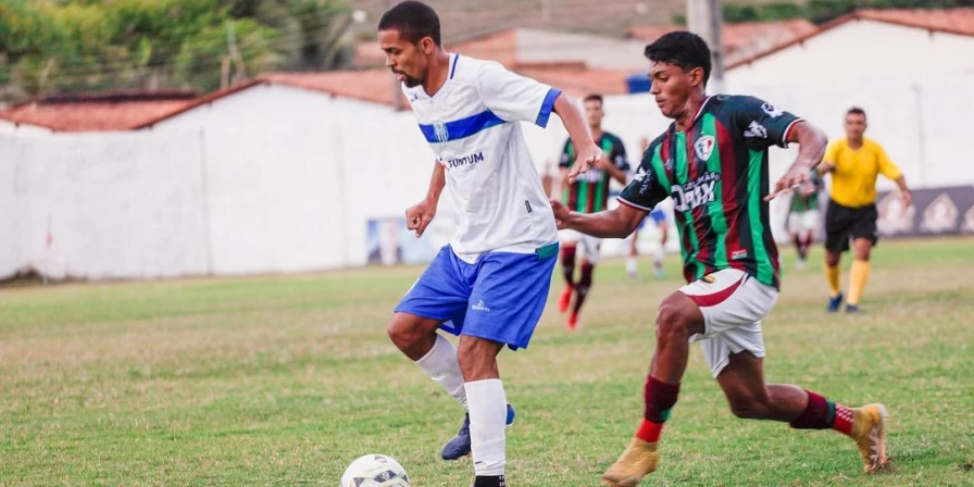 Lance da partida entre Tuntum e Fluminense-PI.