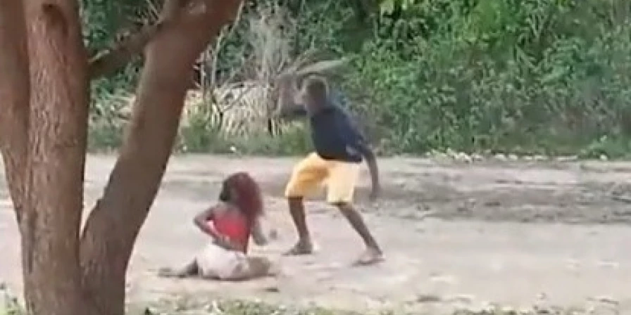 Por conta das agressões, a vítima ficou com vários hematomas pelo corpo.