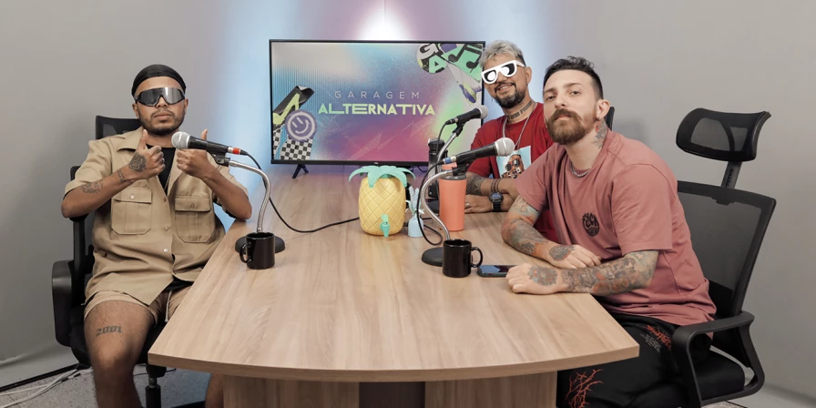 O podcast é apresentado pelos jornalistas Andre Nadler e Eduardo Lindoso.