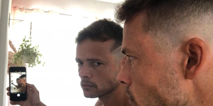 O ator Daniel Dalcin, de 38 anos, está trabalhando em uma empresa de entrega rápida.