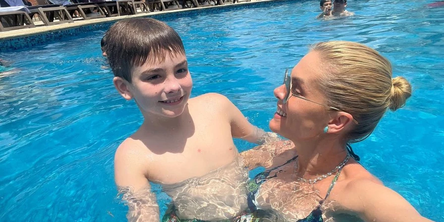 Após pedido de divórcio, Ana Hickmann diz que precisar ser forte para ver o filho bem.
