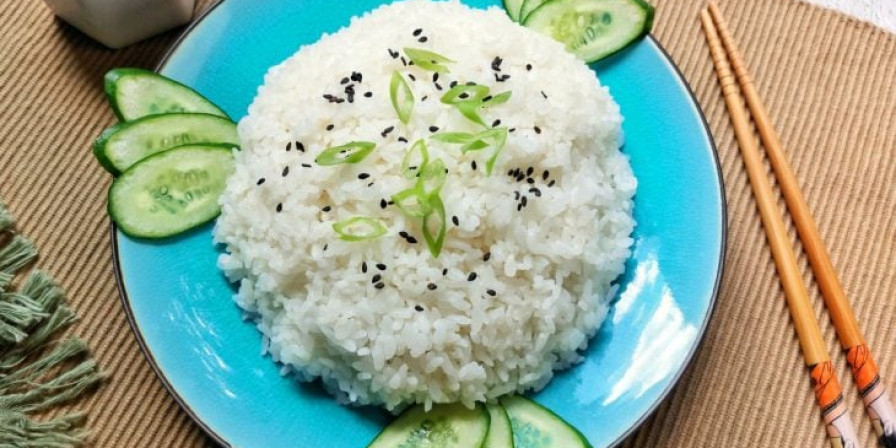 Veja o passo a passo para fazer um tradicional arroz japonês