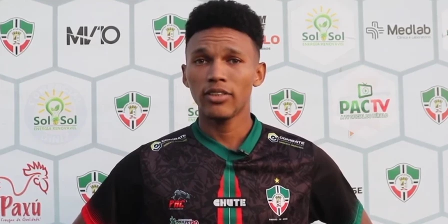 Igor Sanchs, lateral-esquerdo do Pinheiro.